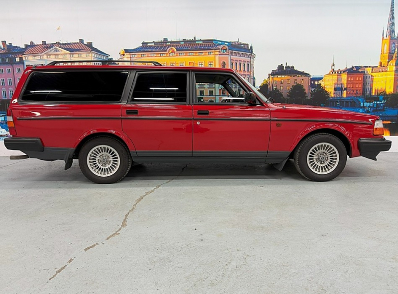 ボルボ 240 240エステート クラシック　コロナAW/黒革/ETC/ナビ/クラシック/禁煙 中古車