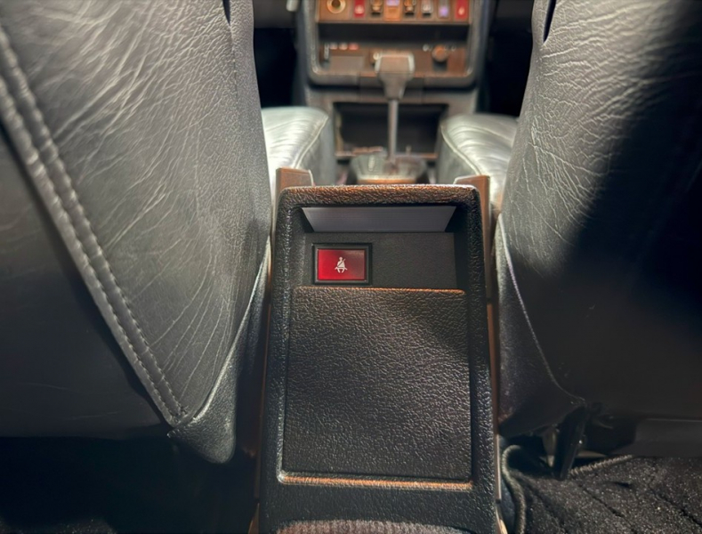 ボルボ 240 240エステート クラシック　コロナAW/黒革/ETC/ナビ/クラシック/禁煙 中古車