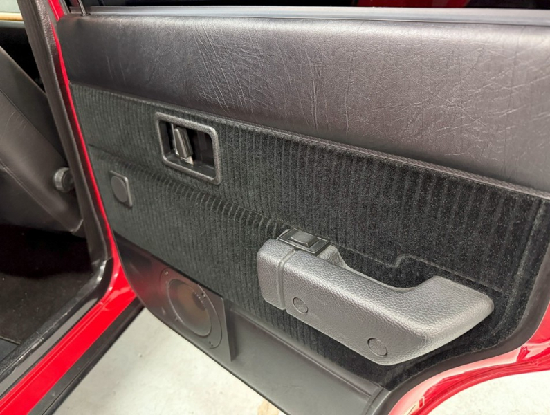 ボルボ 240 240エステート クラシック　コロナAW/黒革/ETC/ナビ/クラシック/禁煙 中古車