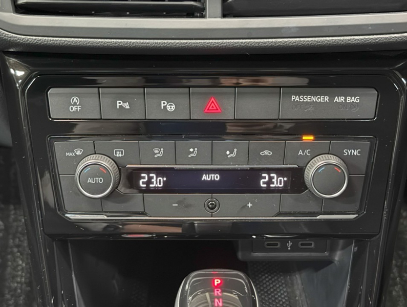 フォルクスワーゲン T-Cross TSIアクティブ　ルーフレール/禁煙/AW/ACC/シートヒーター 中古車