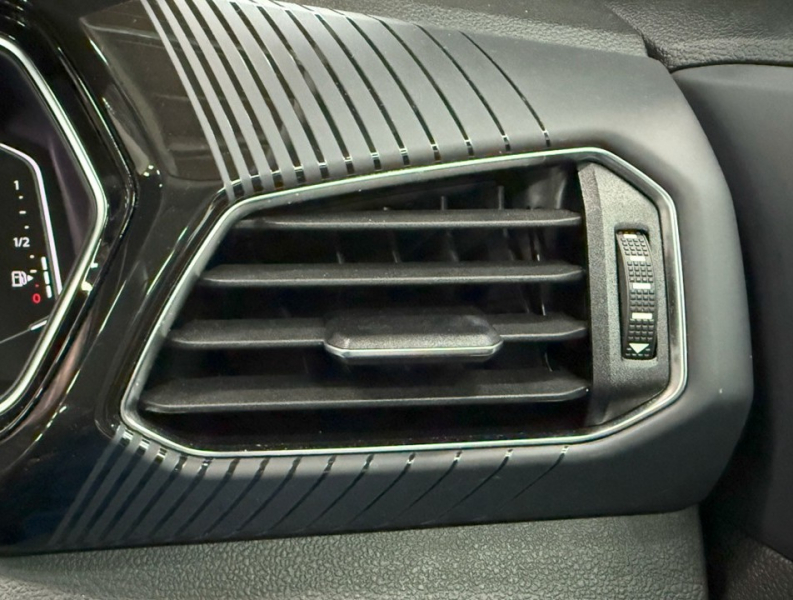 フォルクスワーゲン T-Cross TSIアクティブ　ルーフレール/禁煙/AW/ACC/シートヒーター 中古車