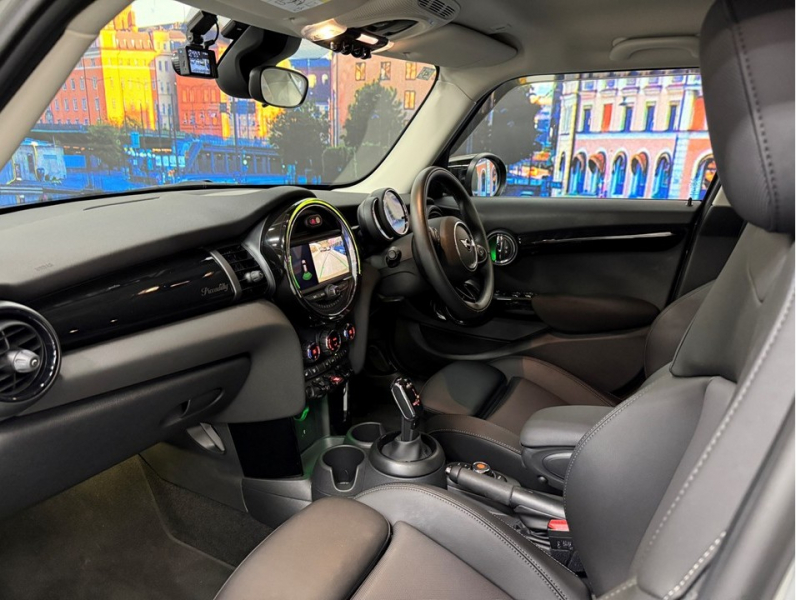 MINI(ミニ) ミニ クーパー5ドアDCT　ピカデリーED/半革 中古車