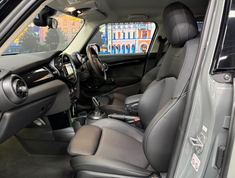 MINI(ミニ) ミニ クーパー5ドアDCT　ピカデリーED/半革 中古車