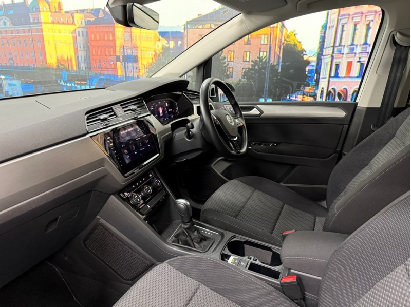 フォルクスワーゲン ゴルフトゥーラン TSIコンフォートライン　LED/ACC/純正ナビ/ETC/バックカメラ/クルコン/ワンオーナー 中古車