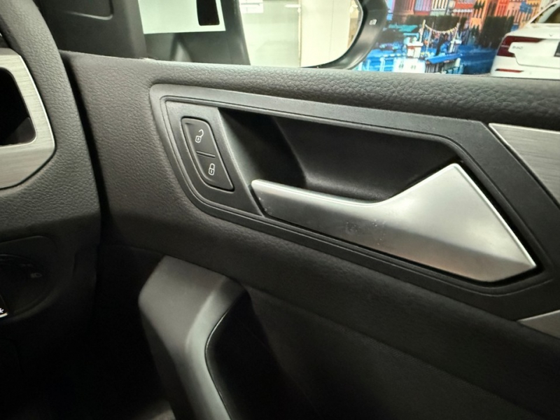 フォルクスワーゲン ゴルフトゥーラン TSIコンフォートライン　LED/ACC/純正ナビ/ETC/バックカメラ/クルコン/ワンオーナー 中古車