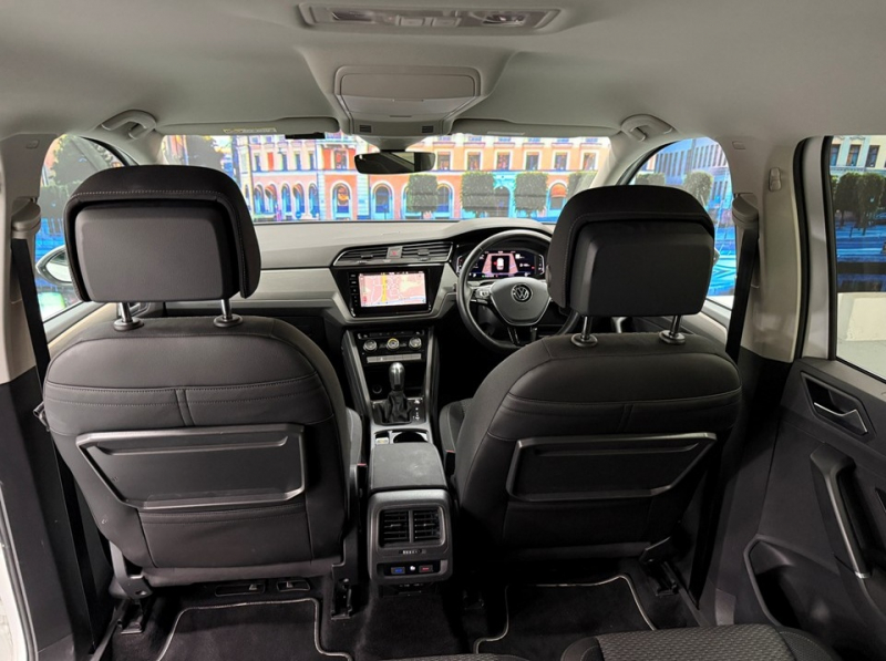 フォルクスワーゲン ゴルフトゥーラン TSIコンフォートライン　LED/ACC/純正ナビ/ETC/バックカメラ/クルコン/ワンオーナー 中古車