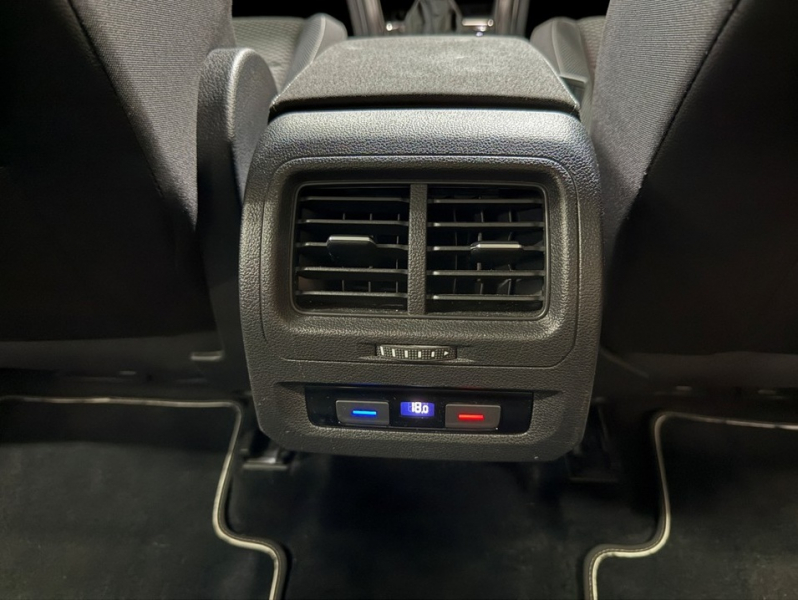 フォルクスワーゲン ゴルフトゥーラン TSIコンフォートライン　LED/ACC/純正ナビ/ETC/バックカメラ/クルコン/ワンオーナー 中古車