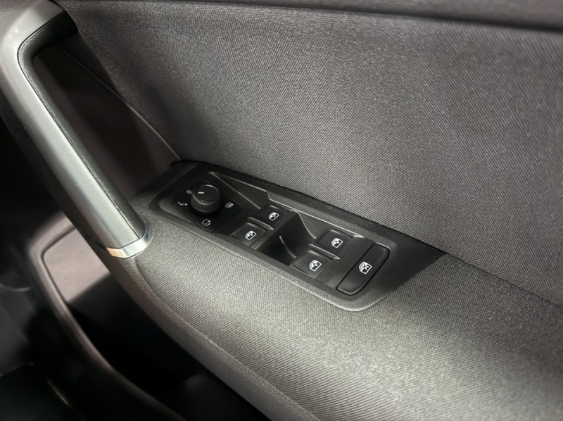 フォルクスワーゲン ゴルフトゥーラン TSIコンフォートライン　LED/ACC/純正ナビ/ETC/バックカメラ/クルコン/ワンオーナー 中古車