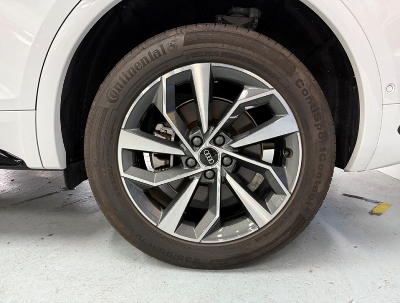 アウディ Q5 スポーツバック40TDIクワトロSライン 4WD　1オーナー/ブラックPKG/オプション19AW/ACC/レーンアシスト 中古車