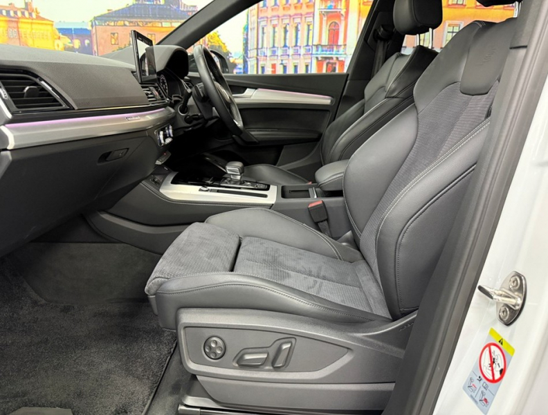 アウディ Q5 スポーツバック40TDIクワトロSライン 4WD　1オーナー/ブラックPKG/オプション19AW/ACC/レーンアシスト 中古車