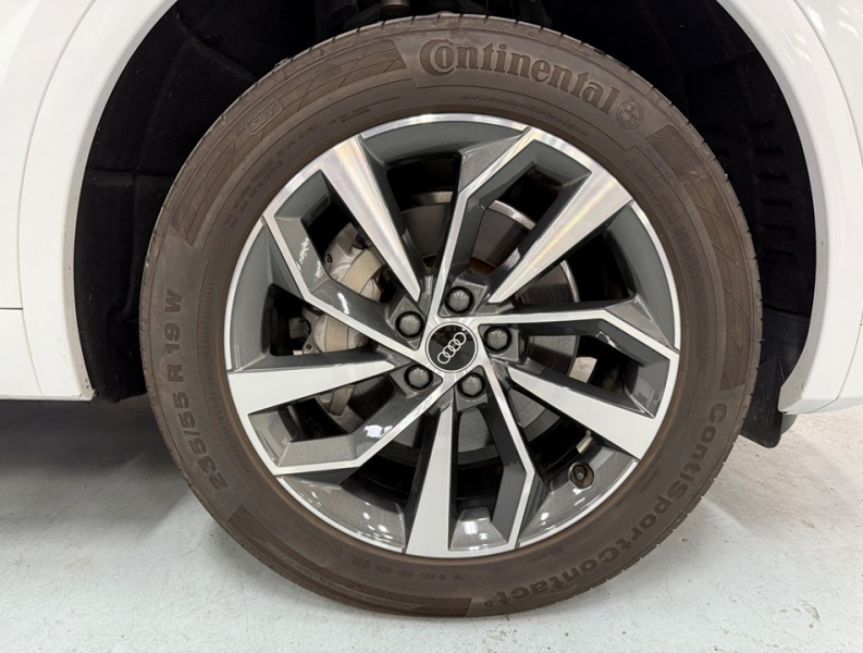 アウディ Q5 スポーツバック40TDIクワトロSライン 4WD　1オーナー/ブラックPKG/オプション19AW/ACC/レーンアシスト 中古車