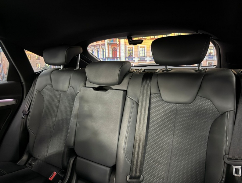 アウディ Q5 スポーツバック40TDIクワトロSライン 4WD　1オーナー/ブラックPKG/オプション19AW/ACC/レーンアシスト 中古車