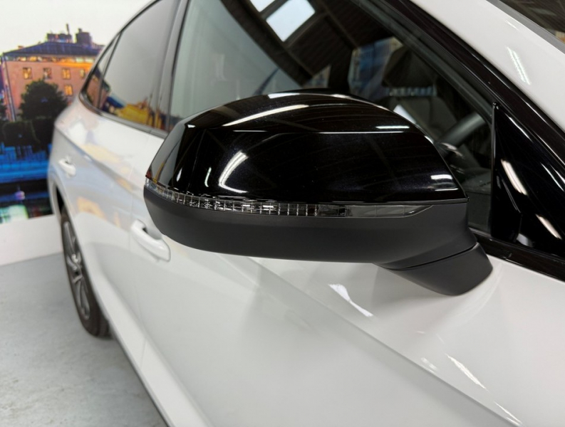 アウディ Q5 スポーツバック40TDIクワトロSライン 4WD　1オーナー/ブラックPKG/オプション19AW/ACC/レーンアシスト 中古車