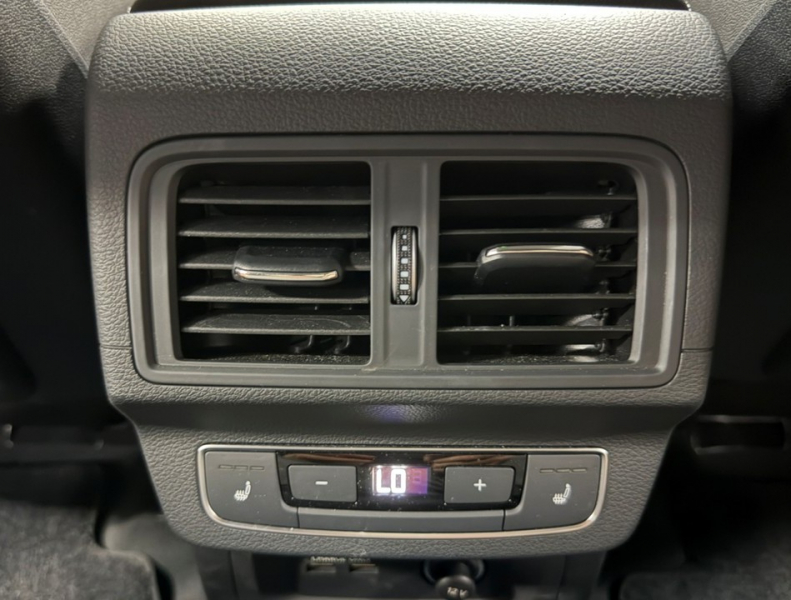 アウディ Q5 スポーツバック40TDIクワトロSライン 4WD　1オーナー/ブラックPKG/オプション19AW/ACC/レーンアシスト 中古車