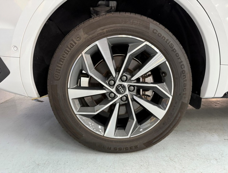 アウディ Q5 スポーツバック40TDIクワトロSライン 4WD　1オーナー/ブラックPKG/オプション19AW/ACC/レーンアシスト 中古車