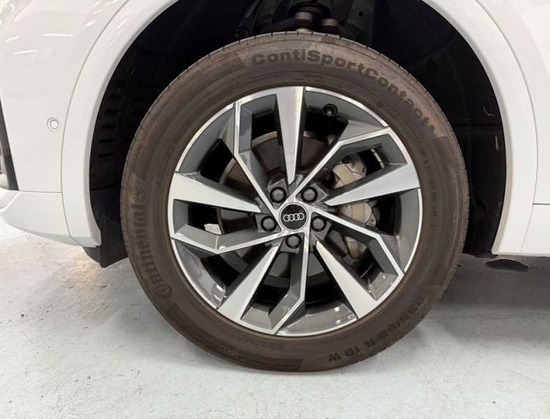 アウディ Q5 スポーツバック40TDIクワトロSライン 4WD　1オーナー/ブラックPKG/オプション19AW/ACC/レーンアシスト 中古車