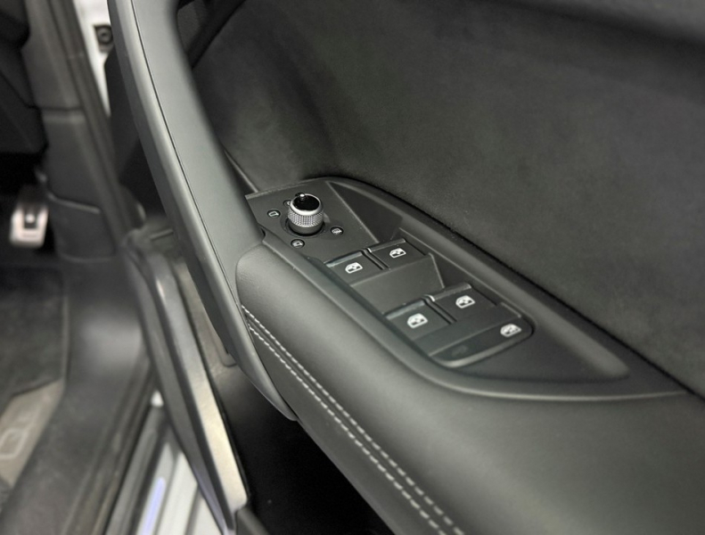 アウディ Q5 スポーツバック40TDIクワトロSライン 4WD　1オーナー/ブラックPKG/オプション19AW/ACC/レーンアシスト 中古車