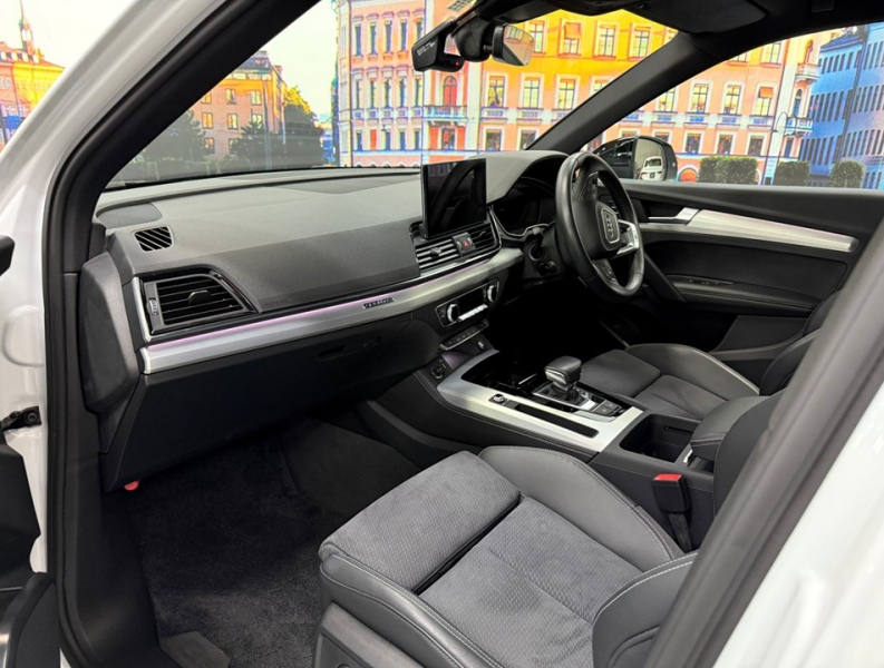 アウディ Q5 スポーツバック40TDIクワトロSライン 4WD　1オーナー/ブラックPKG/オプション19AW/ACC/レーンアシスト 中古車