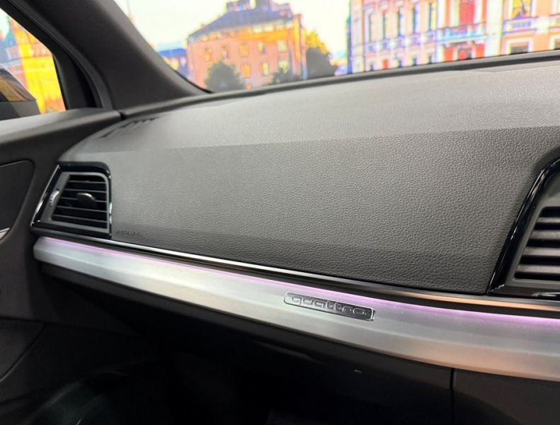 アウディ Q5 スポーツバック40TDIクワトロSライン 4WD　1オーナー/ブラックPKG/オプション19AW/ACC/レーンアシスト 中古車