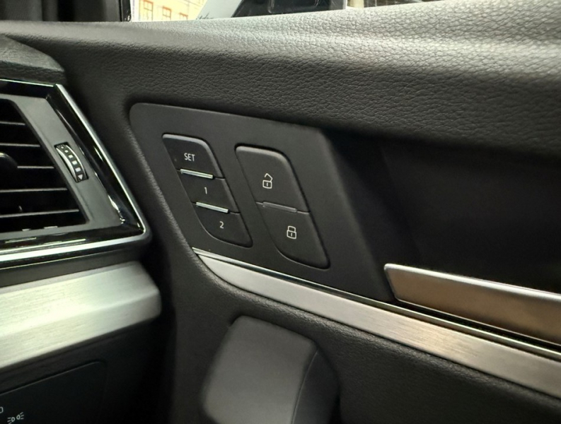 アウディ Q5 スポーツバック40TDIクワトロSライン 4WD　1オーナー/ブラックPKG/オプション19AW/ACC/レーンアシスト 中古車