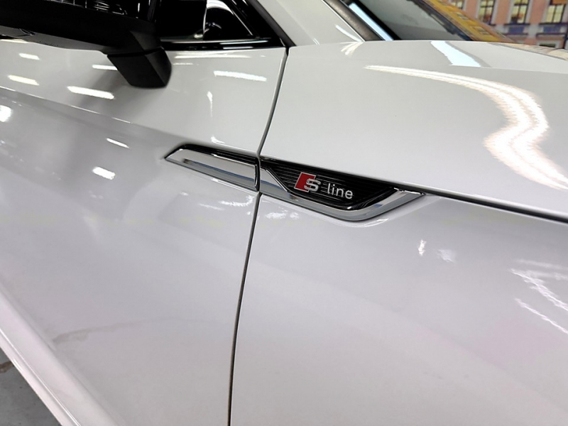 アウディ A5 スポーツバック ブラックスタイルプラス 限定車/ワンオーナー/マトリクスLED/ETC 純正AW/ワイヤレスチャージング 中古車