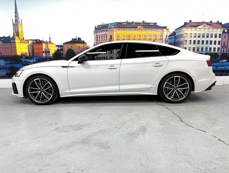 アウディ A5 スポーツバック ブラックスタイルプラス 限定車/ワンオーナー/マトリクスLED/ETC 純正AW/ワイヤレスチャージング 中古車