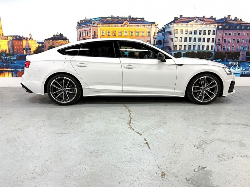 アウディ A5 スポーツバック ブラックスタイルプラス 限定車/ワンオーナー/マトリクスLED/ETC 純正AW/ワイヤレスチャージング 中古車