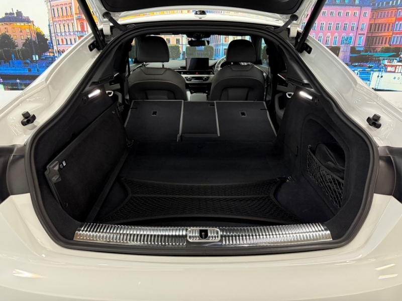 アウディ A5 スポーツバック ブラックスタイルプラス 限定車/ワンオーナー/マトリクスLED/ETC 純正AW/ワイヤレスチャージング 中古車