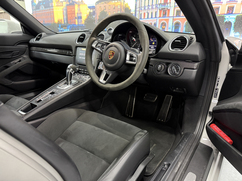 ポルシェ 718スパイダー PDK 中古車