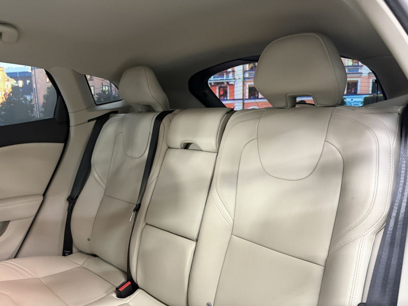 ボルボ V40 D4インスクリプション ディーゼルターボ 中古車