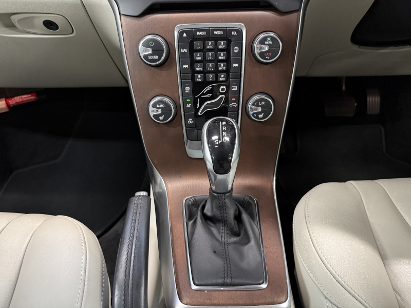 ボルボ V40 D4インスクリプション ディーゼルターボ 中古車