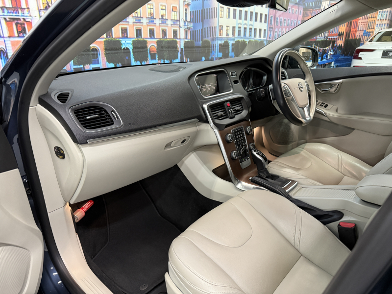 ボルボ V40 D4インスクリプション ディーゼルターボ 中古車