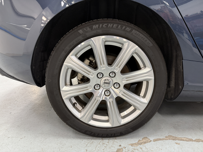 ボルボ V40 D4インスクリプション ディーゼルターボ 中古車