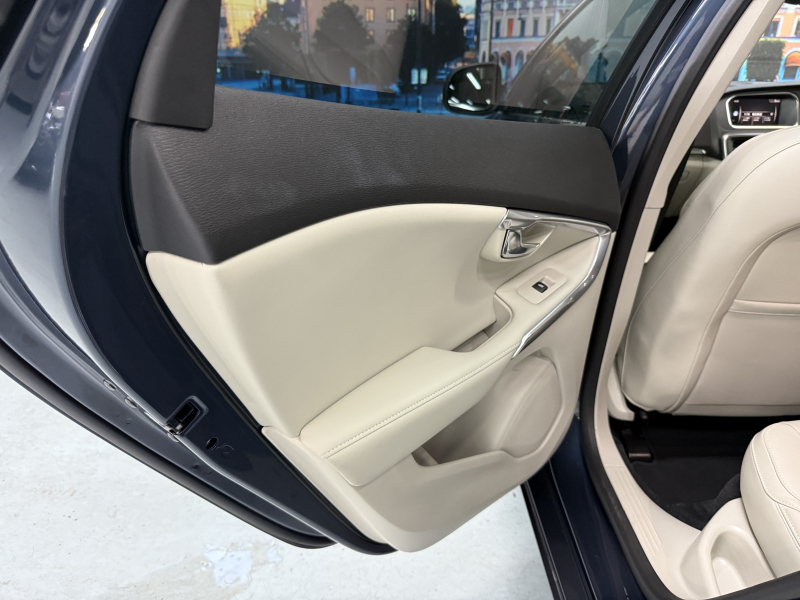 ボルボ V40 D4インスクリプション ディーゼルターボ 中古車