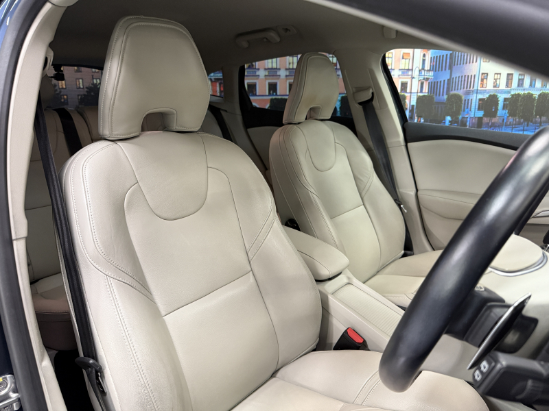 ボルボ V40 D4インスクリプション ディーゼルターボ 中古車