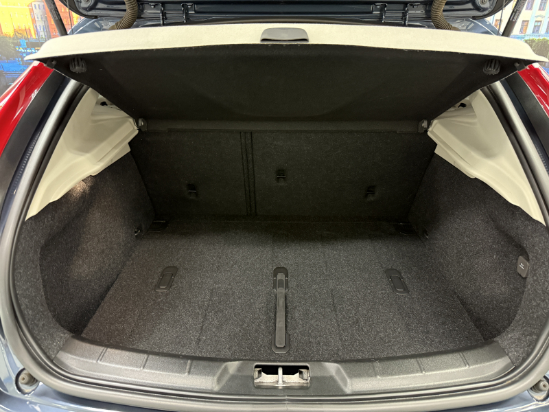 ボルボ V40 D4インスクリプション ディーゼルターボ 中古車