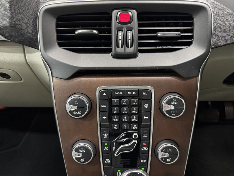 ボルボ V40 D4インスクリプション ディーゼルターボ 中古車