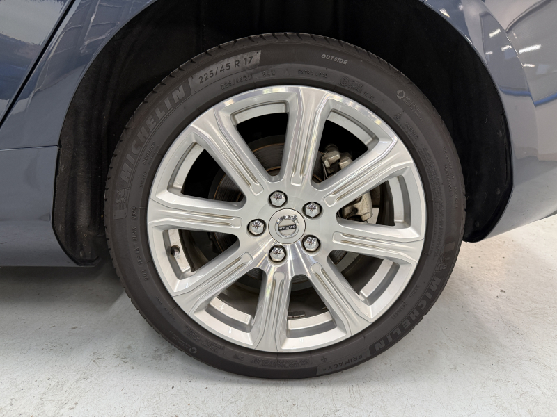 ボルボ V40 D4インスクリプション ディーゼルターボ 中古車