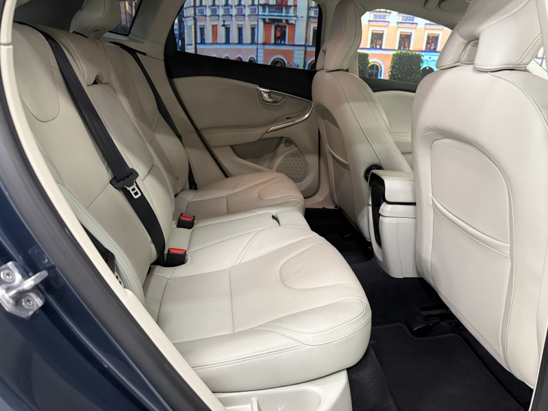 ボルボ V40 D4インスクリプション ディーゼルターボ 中古車