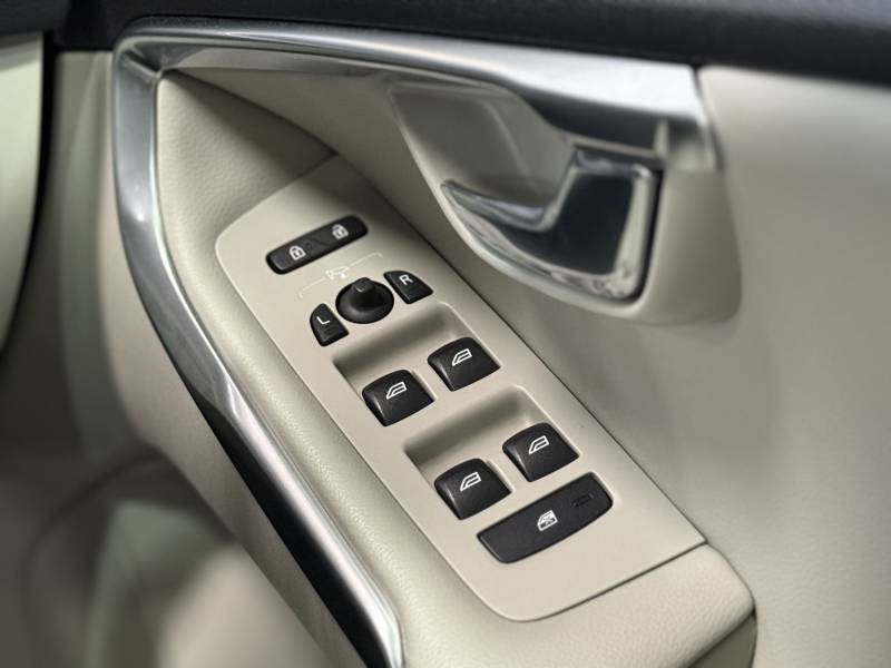 ボルボ V40 D4インスクリプション ディーゼルターボ 中古車