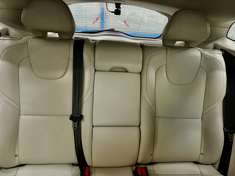 ボルボ V40 D4インスクリプション ディーゼルターボ 中古車