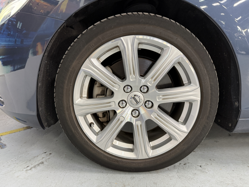 ボルボ V40 D4インスクリプション ディーゼルターボ 中古車