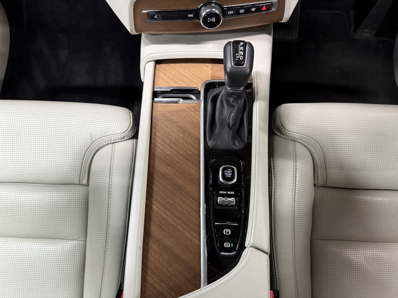 ボルボ XC90 D5 AWD インスクリプション 4WD 中古車