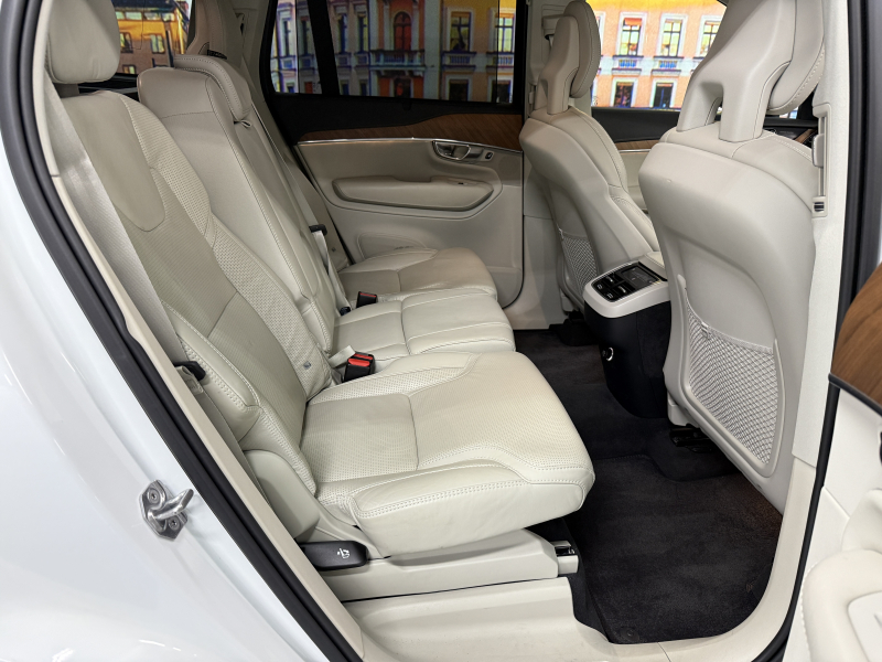 ボルボ XC90 D5 AWD インスクリプション 4WD 中古車