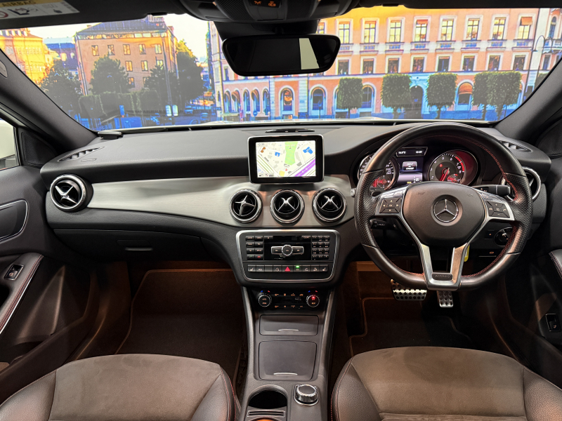 メルセデスベンツ GLA GLA250 4ﾏﾁｯｸ　4WD AMGライン/4WD/禁煙/レーダーセーフティ/シートヒーター/ドラレコ/ナビ/Bカメラ/パワーシート 中古車