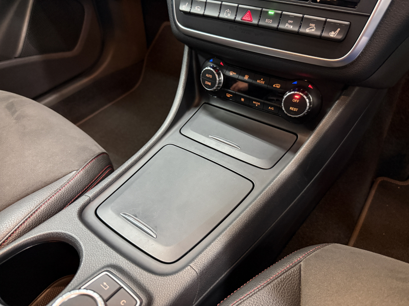 メルセデスベンツ GLA GLA250 4ﾏﾁｯｸ　4WD AMGライン/4WD/禁煙/レーダーセーフティ/シートヒーター/ドラレコ/ナビ/Bカメラ/パワーシート 中古車