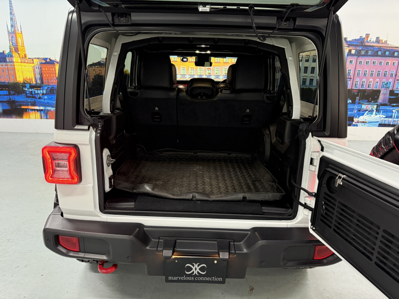 ジープ ラングラー アンリミテッド ルビコン 4WD 中古車