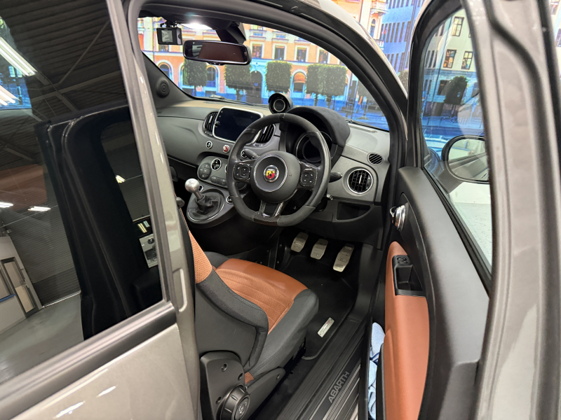 アバルト 595 コンペティツィオーネ 中古車