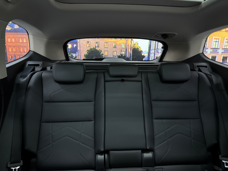 BMW X1 xドライブ20d xラインDCT 4WD　サンルーフ/黒レザー/ACC/ヘッドアップディスプレイ/ シートヒーター/電動シート/ 18インチAW/電動テールゲート /全周囲カメラ/ETC 中古車