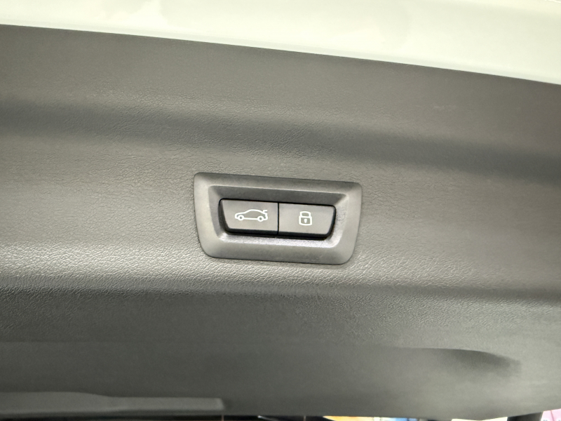 BMW X1 xドライブ20d xラインDCT 4WD　サンルーフ/黒レザー/ACC/ヘッドアップディスプレイ/ シートヒーター/電動シート/ 18インチAW/電動テールゲート /全周囲カメラ/ETC 中古車